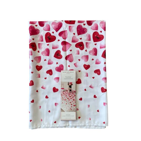 Cupcakes & Cashmere Valentine's Day Red & Pink Hearts Tablecloth 60x84 White NEW - Picture 2 of 11